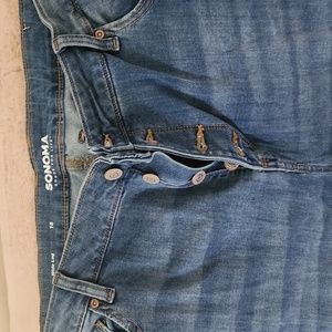 Ladies wide leg jeans size 18. Button fly medium denim color.